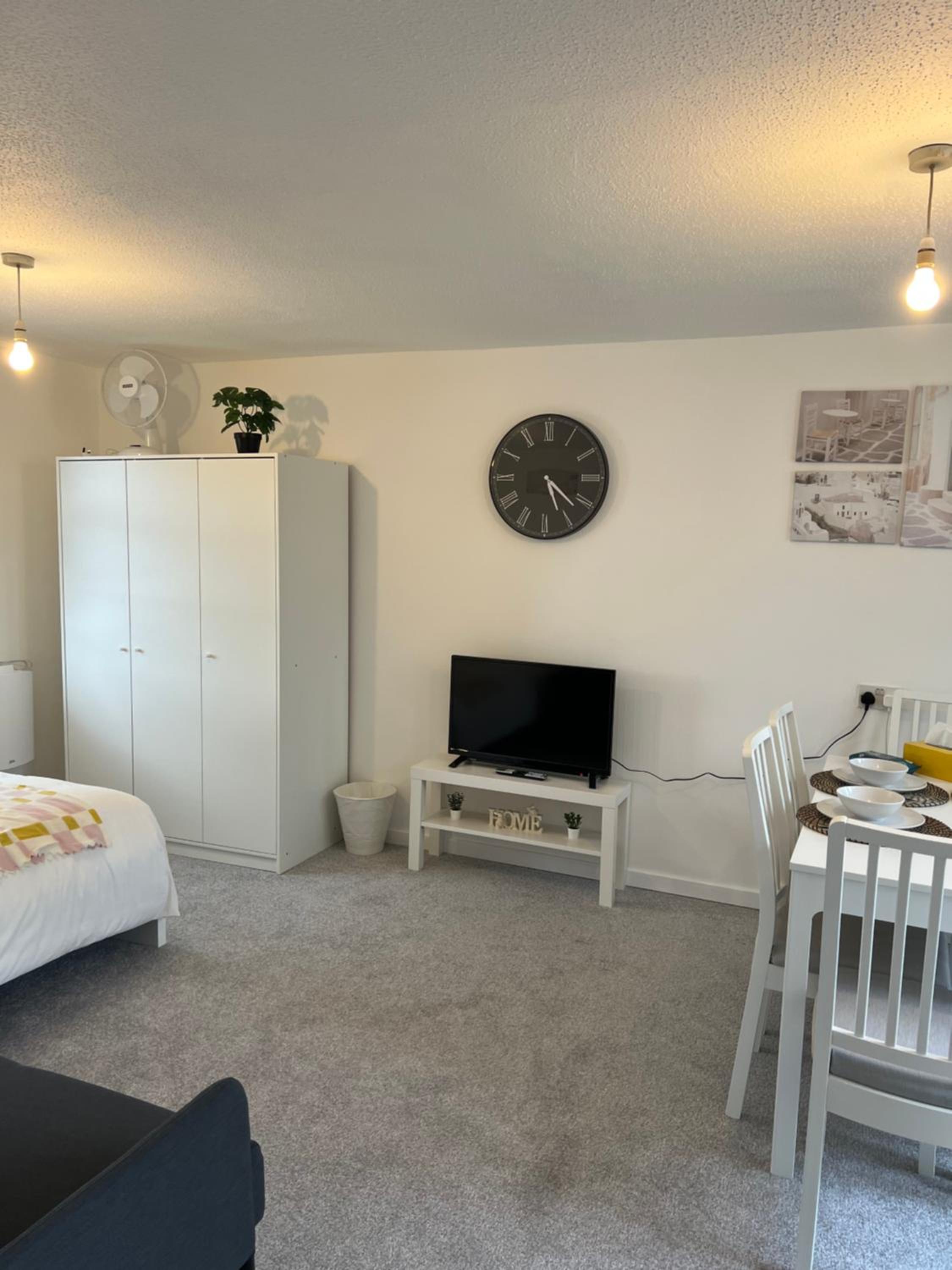 Lovely Entire Flat with Private Balcony in Euston-Central London