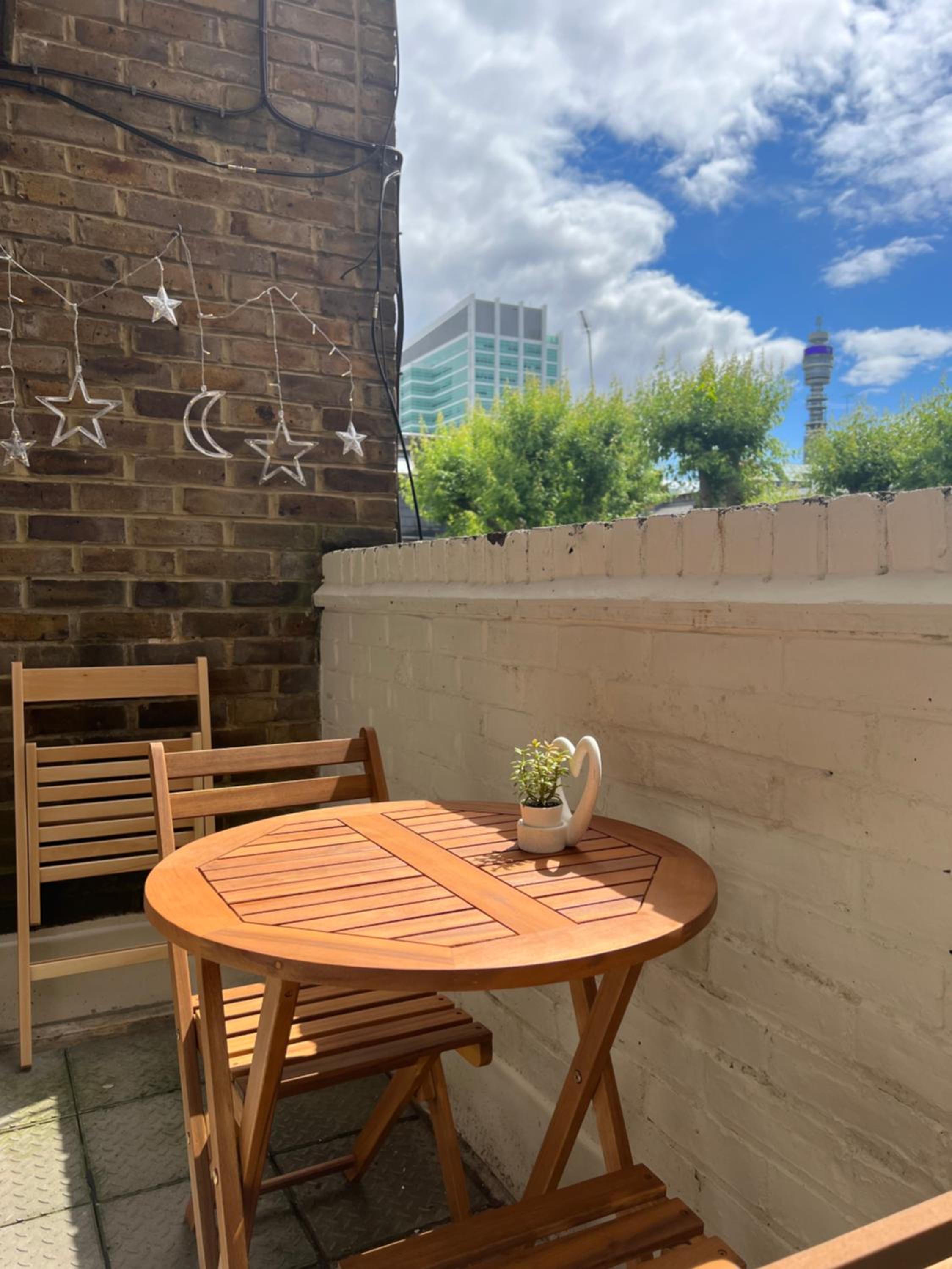 Lovely Entire Flat with Private Balcony in Euston-Central London