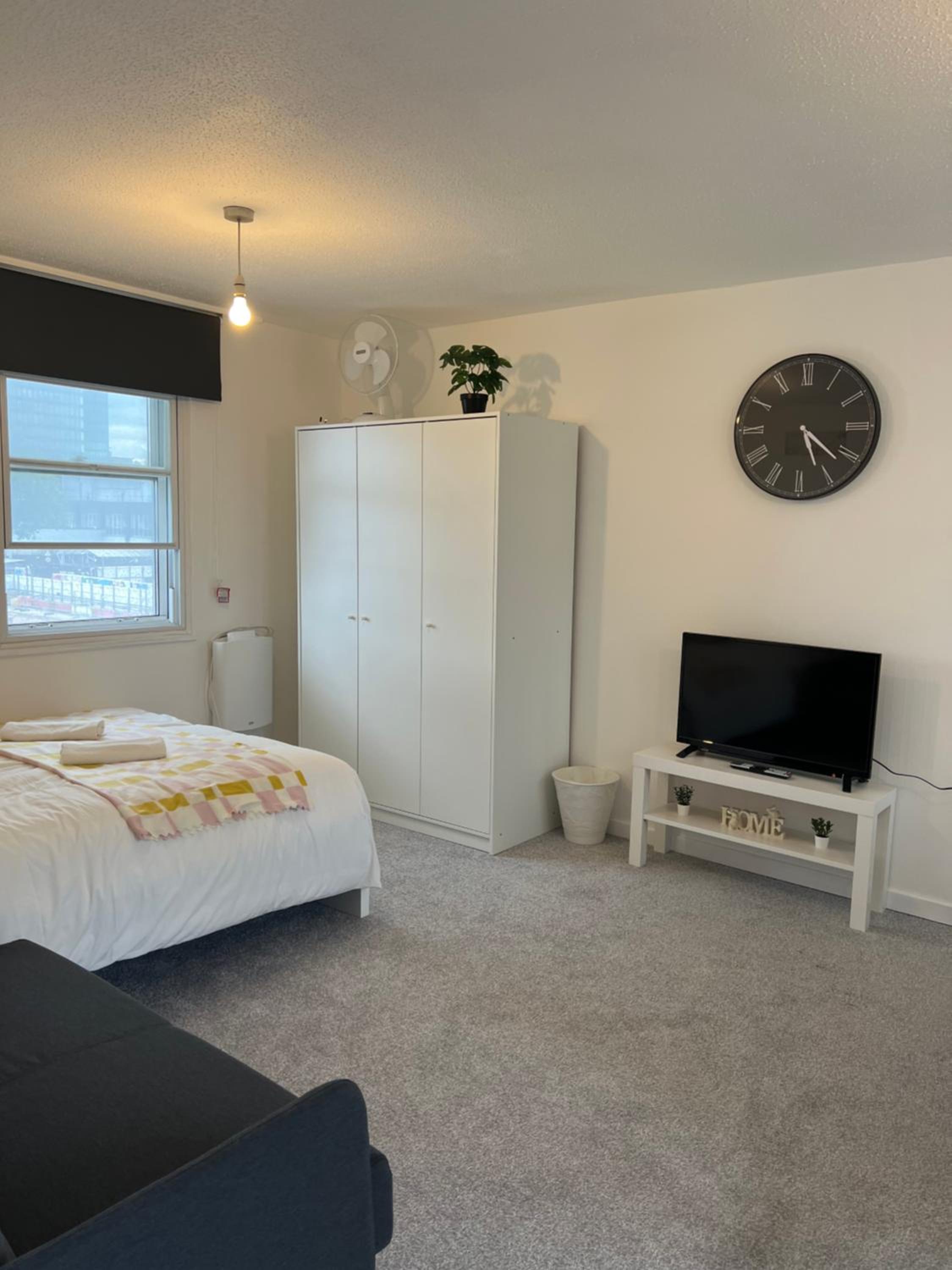 Lovely Entire Flat with Private Balcony in Euston-Central London