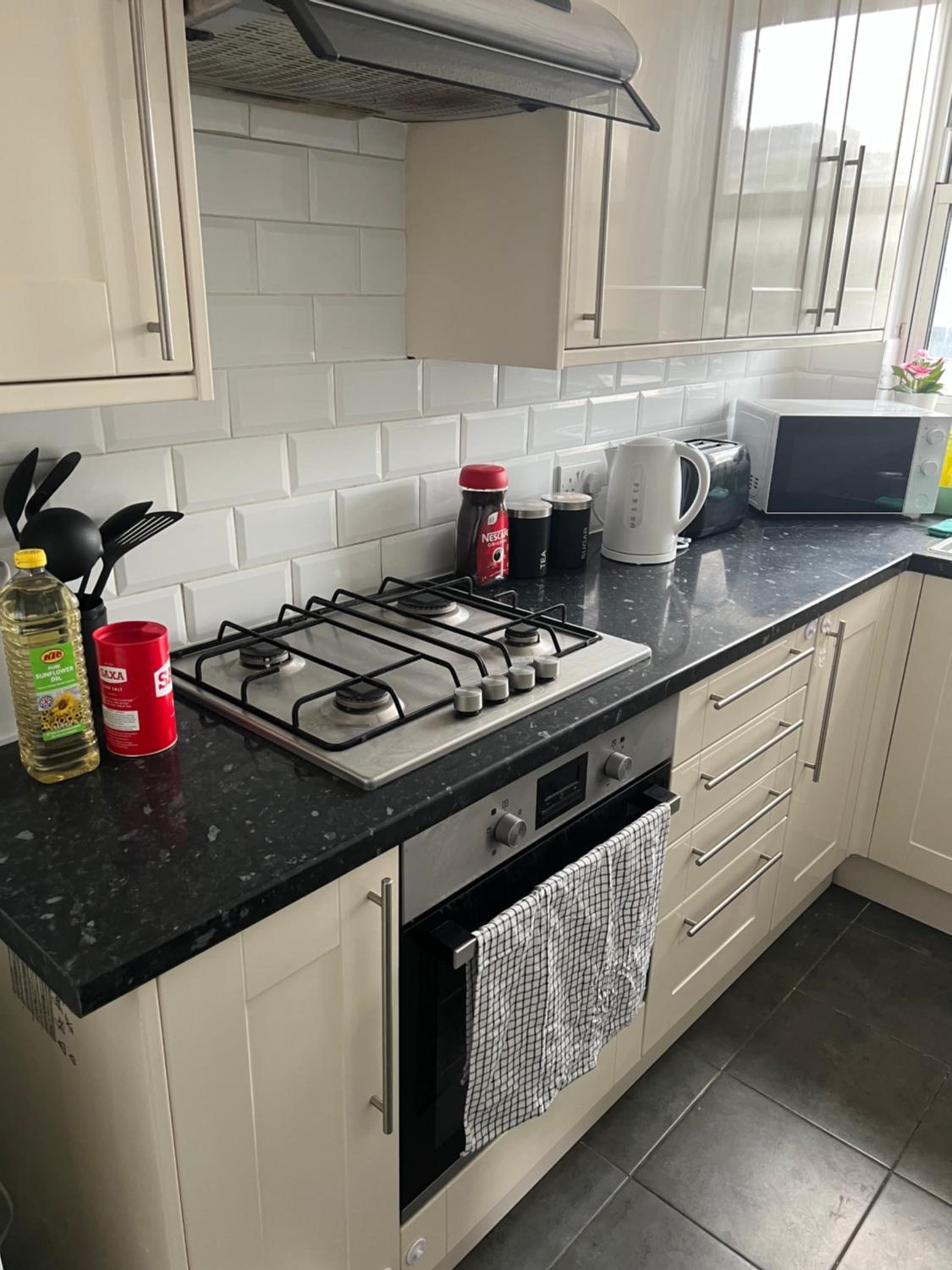 Lovely Entire Flat with Private Balcony in Euston-Central London