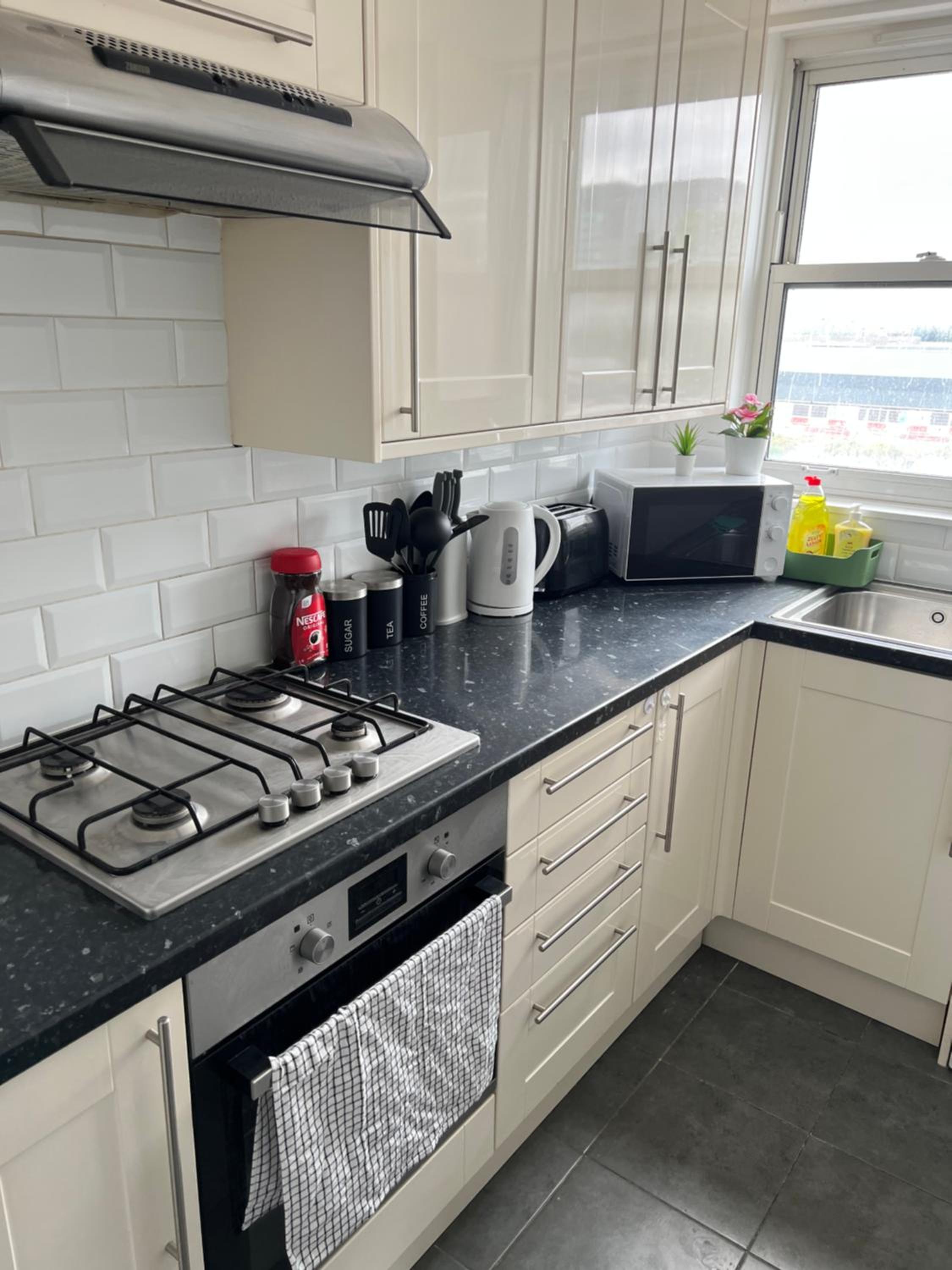Lovely Entire Flat with Private Balcony in Euston-Central London