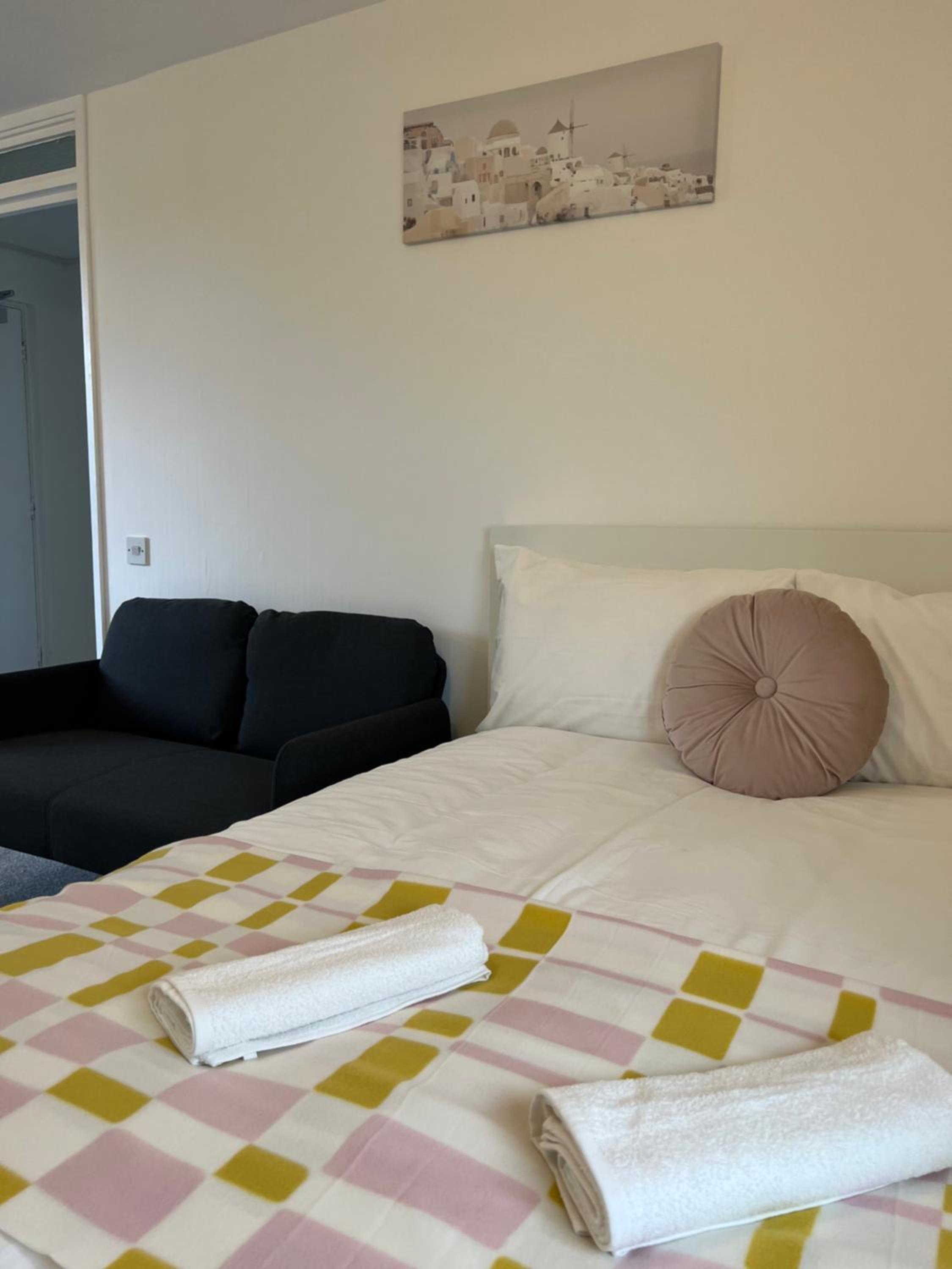 Lovely Entire Flat with Private Balcony in Euston-Central London