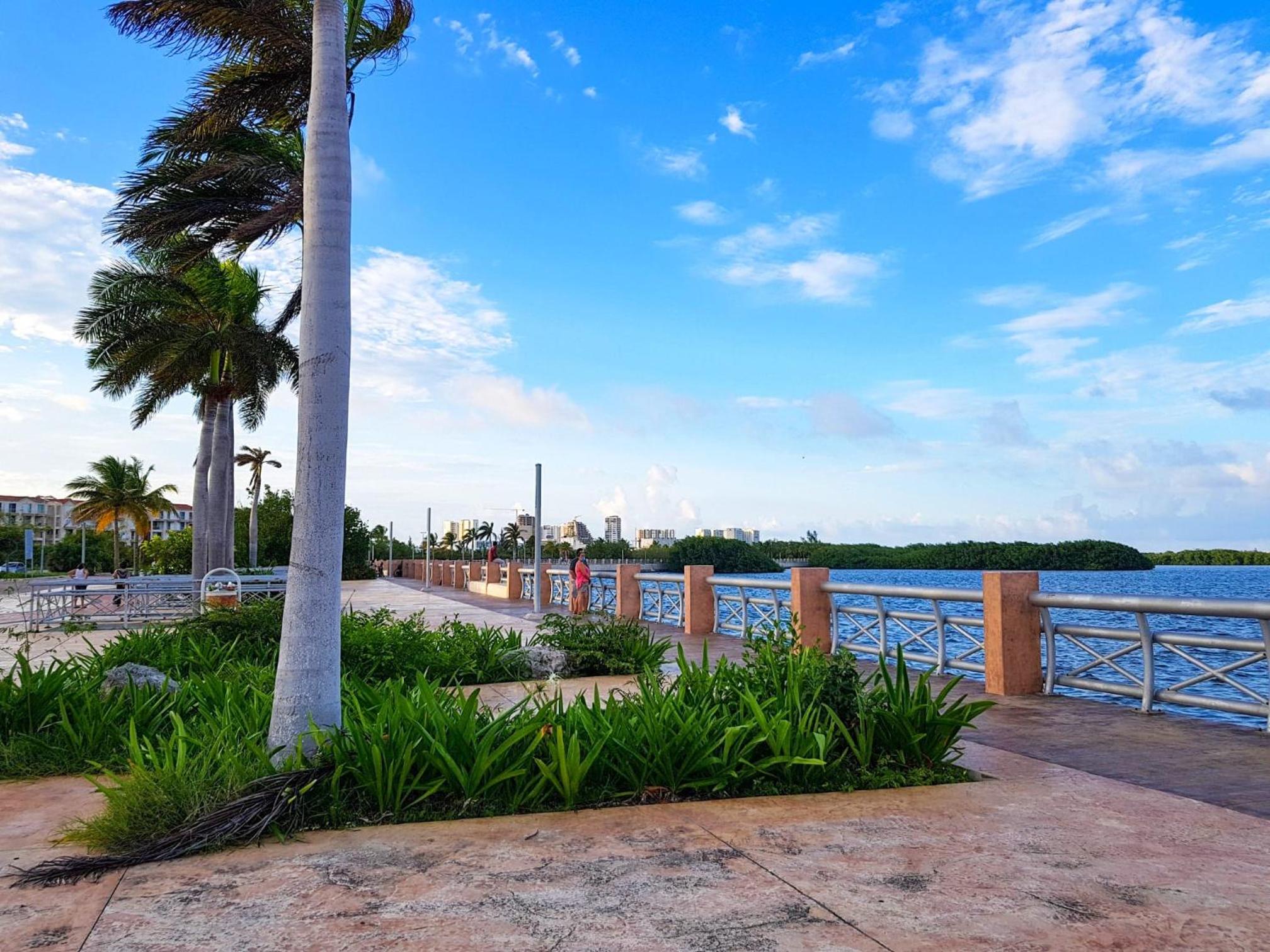 NEW Tropical Poolside Apt Hotel Zone
