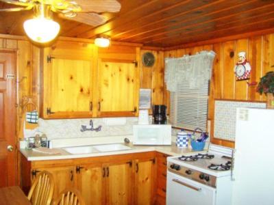 Golden Bear Cottages
