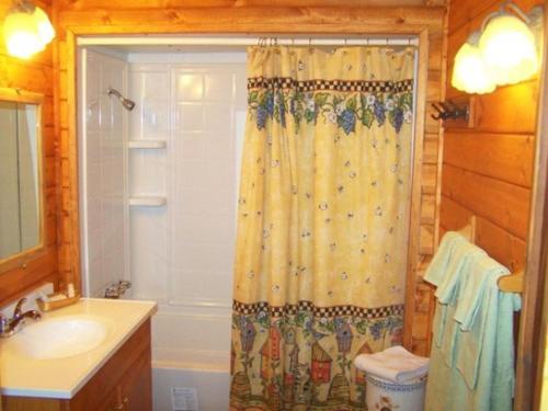 Golden Bear Cottages