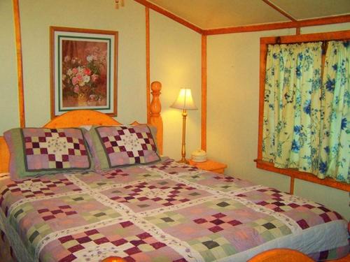 Golden Bear Cottages