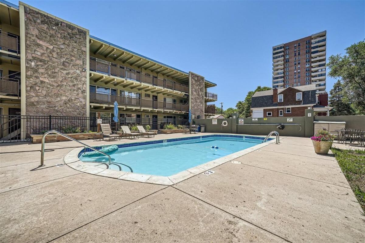 The Pink Pearl 1BD 30 Day Pool Wash Park West view 3