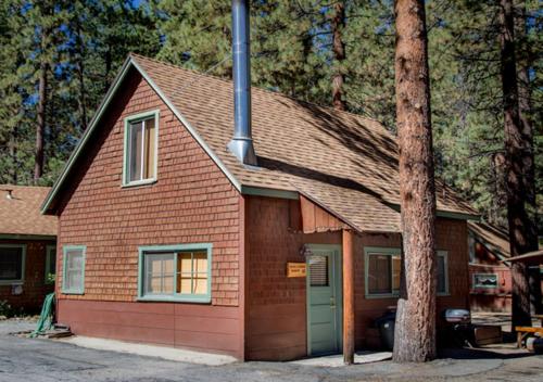 Golden Bear Cottages