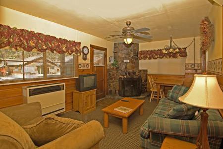 Golden Bear Cottages