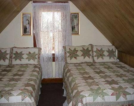 Golden Bear Cottages