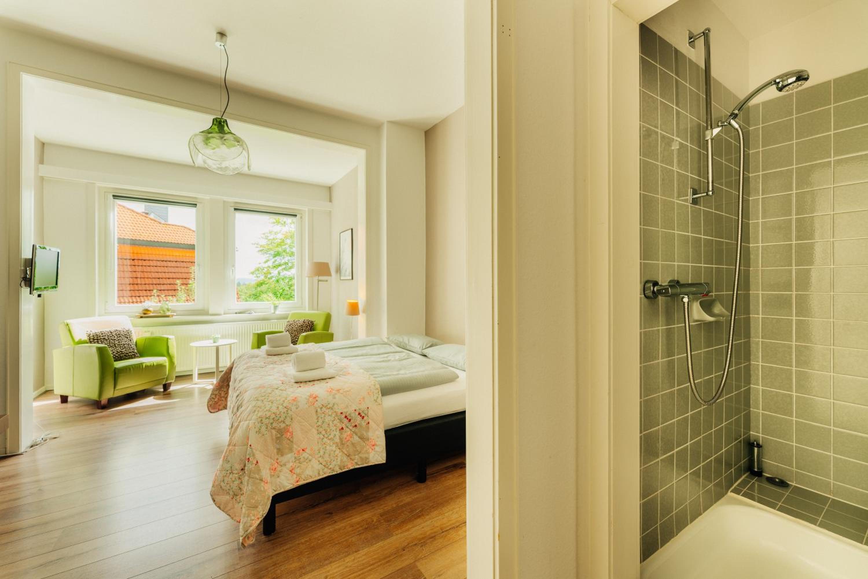 Haus Sonneck - Apartmenthaus - Sonnenterrasse mit Grill - 1-8 Personen - ruhige Lage mit Blick über Braunlage