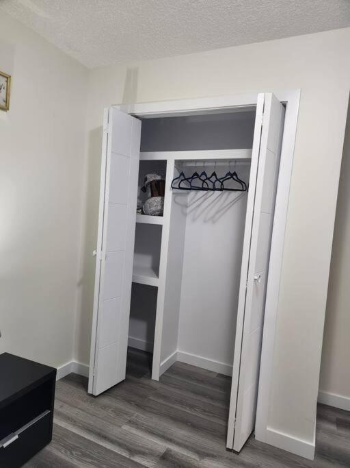 Modern 2 Bedroom Basement Suite Chappelle Edmonton