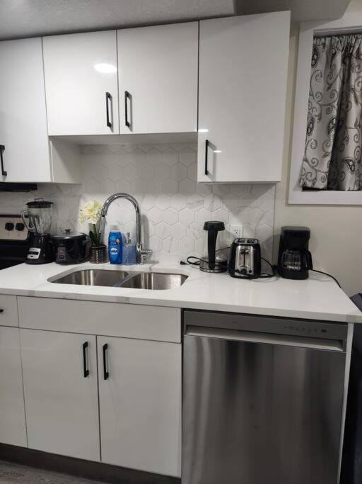 Modern 2 Bedroom Basement Suite Chappelle Edmonton