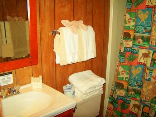 Golden Bear Cottages