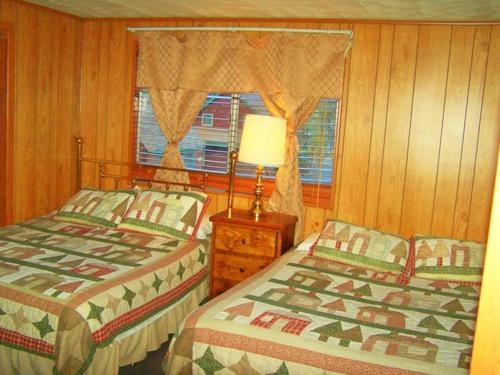 Golden Bear Cottages