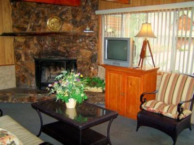 Golden Bear Cottages