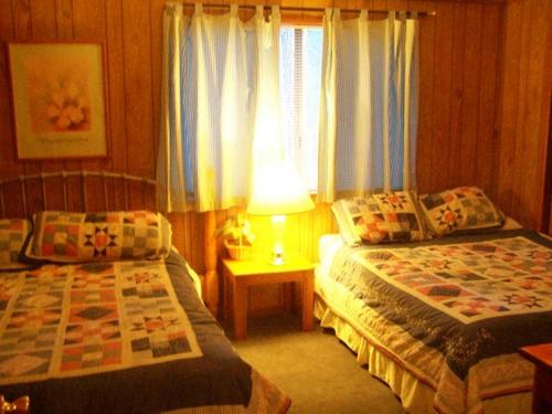 Golden Bear Cottages