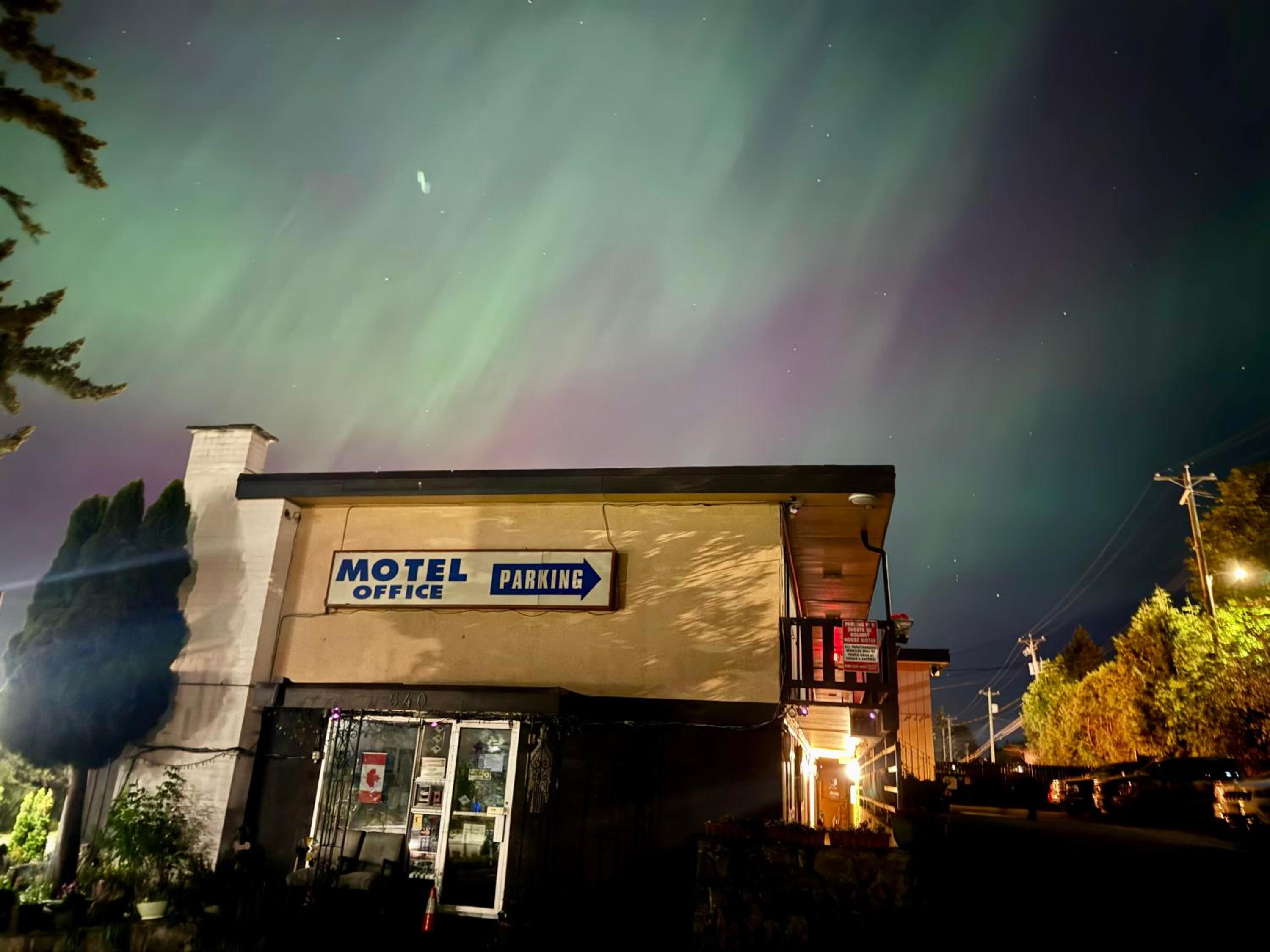 Holiday House Motel