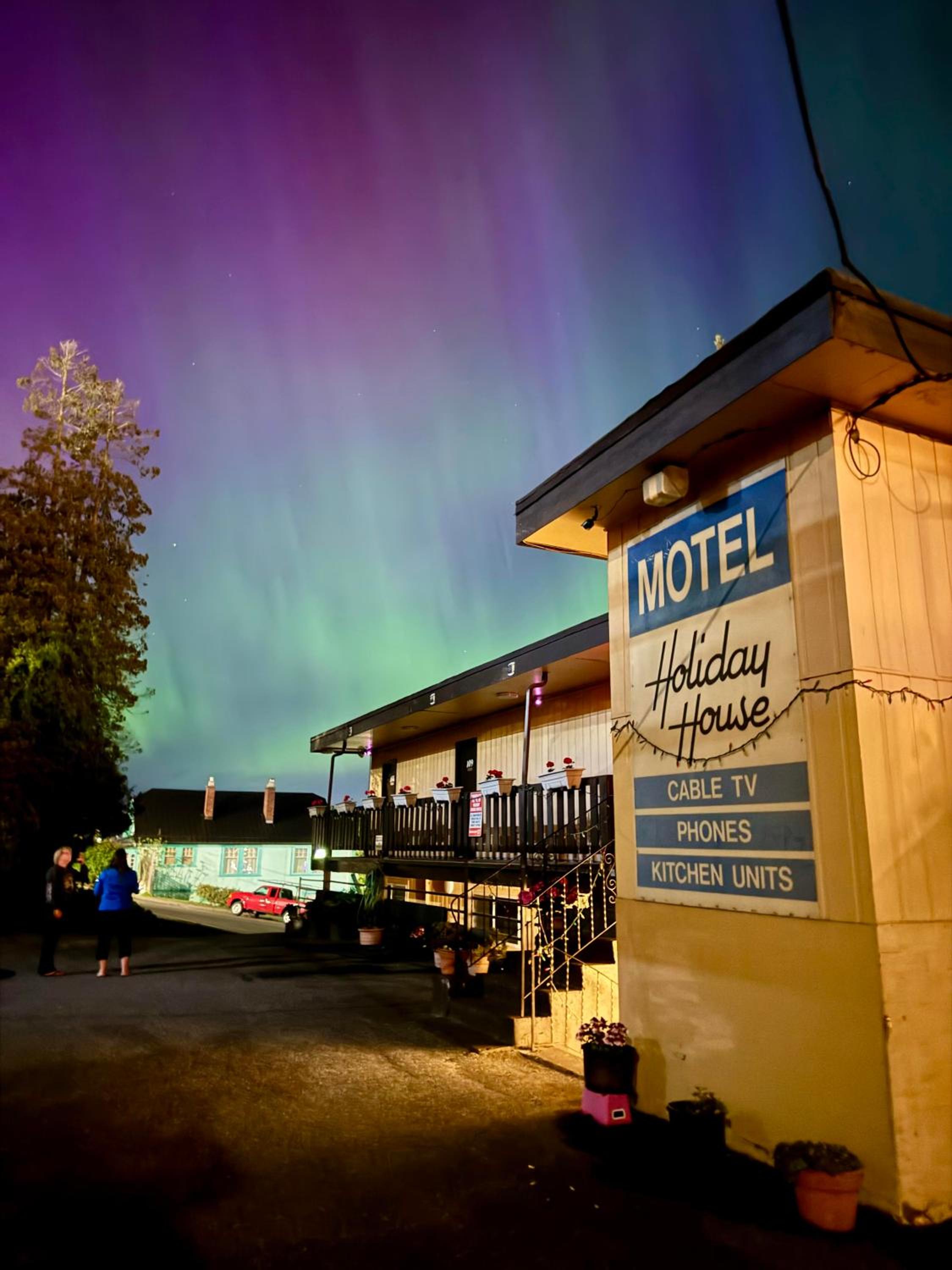Holiday House Motel