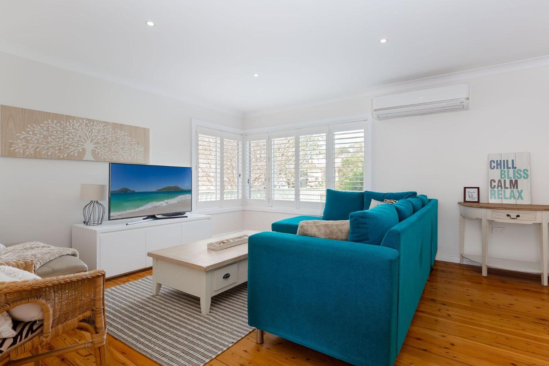Rubys Retreat, 44 Achilles Street - pet friendly, aircon, wifi & boat parking
