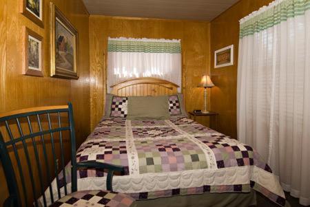 Golden Bear Cottages