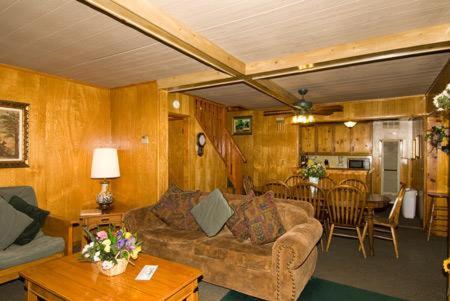 Golden Bear Cottages