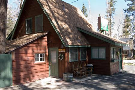 Golden Bear Cottages