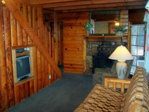 Golden Bear Cottages