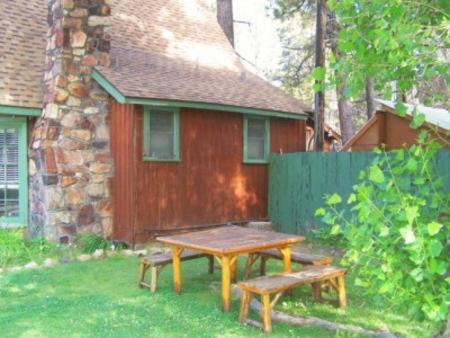 Golden Bear Cottages