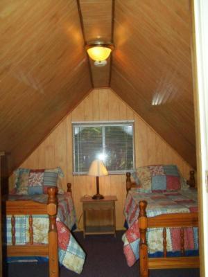 Golden Bear Cottages