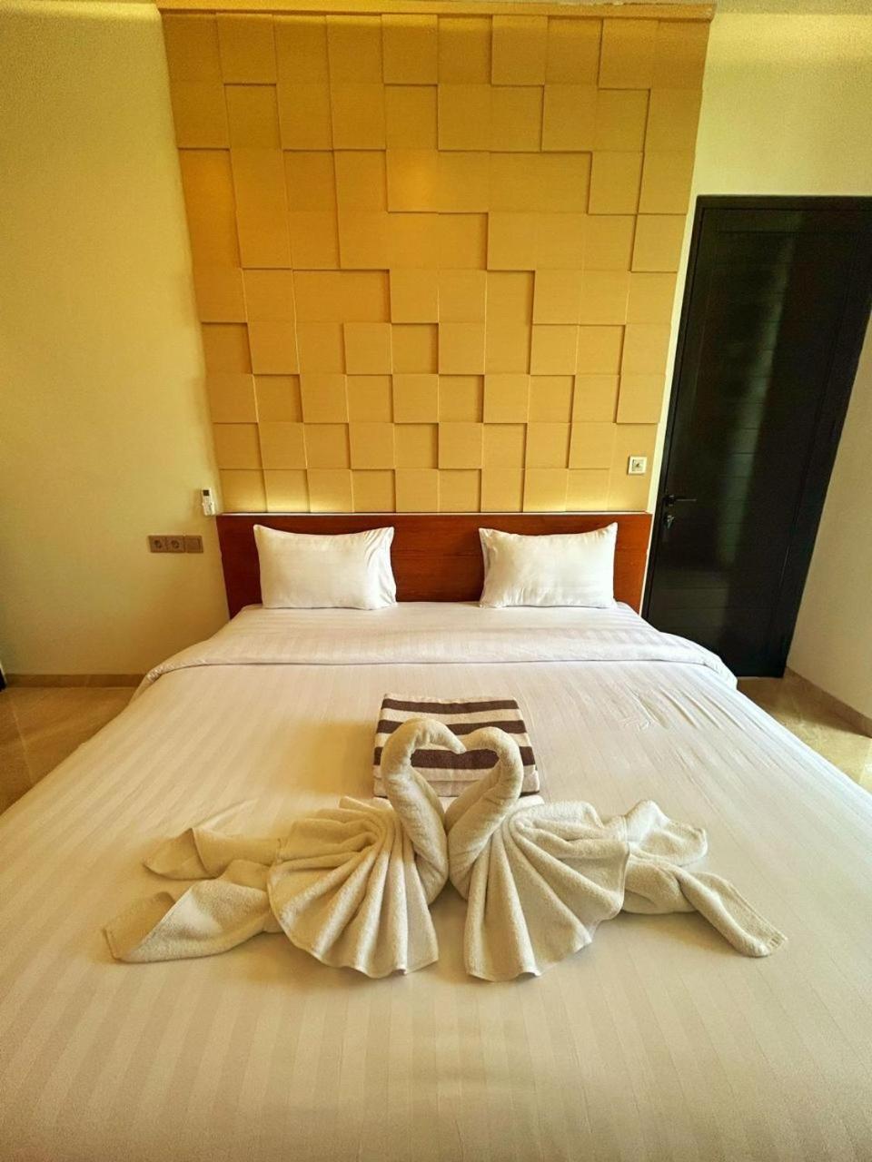 Sapphire Canggu 3 Bedroom Villa with private pool view 3