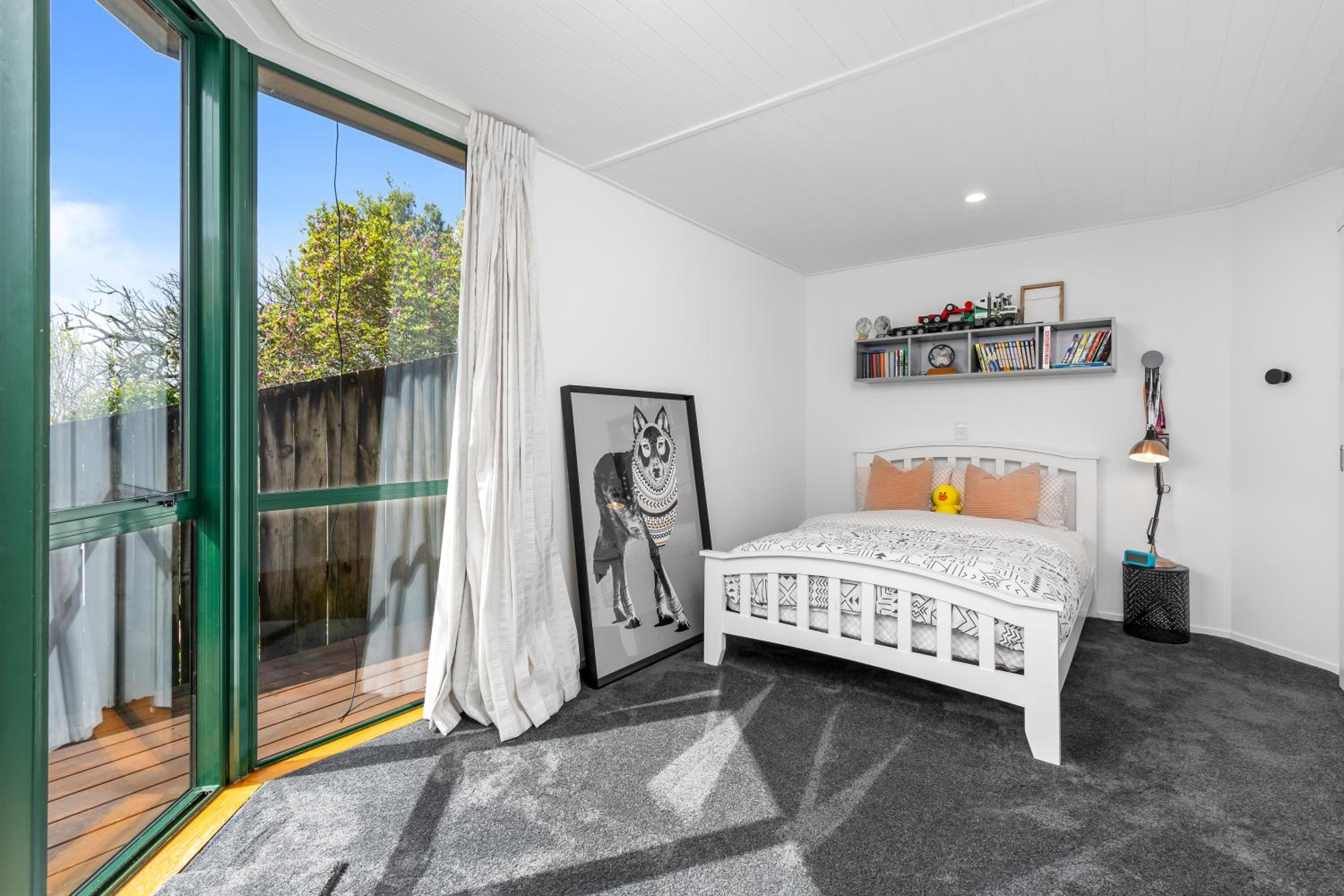Spacious 4BR Villa in Devonport view 2