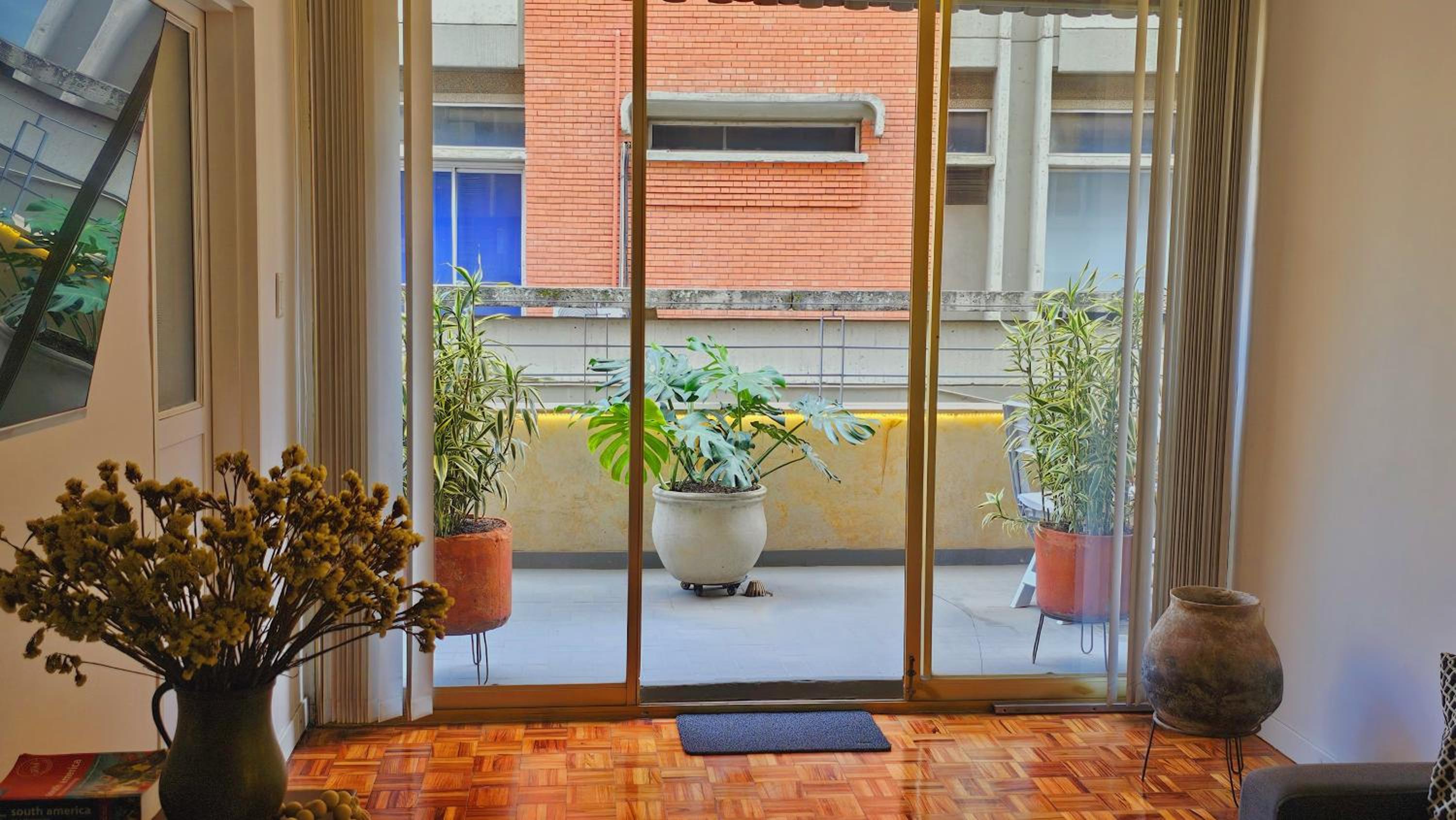 Apto con terraza privada junto al Bulevar del Rio y Calle del Sabor