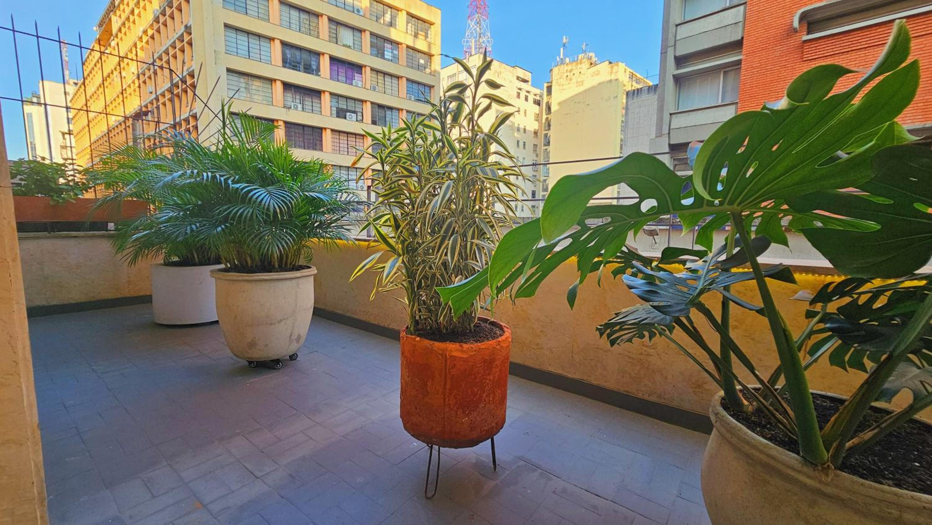 Apto con terraza privada junto al Bulevar del Rio y Calle del Sabor