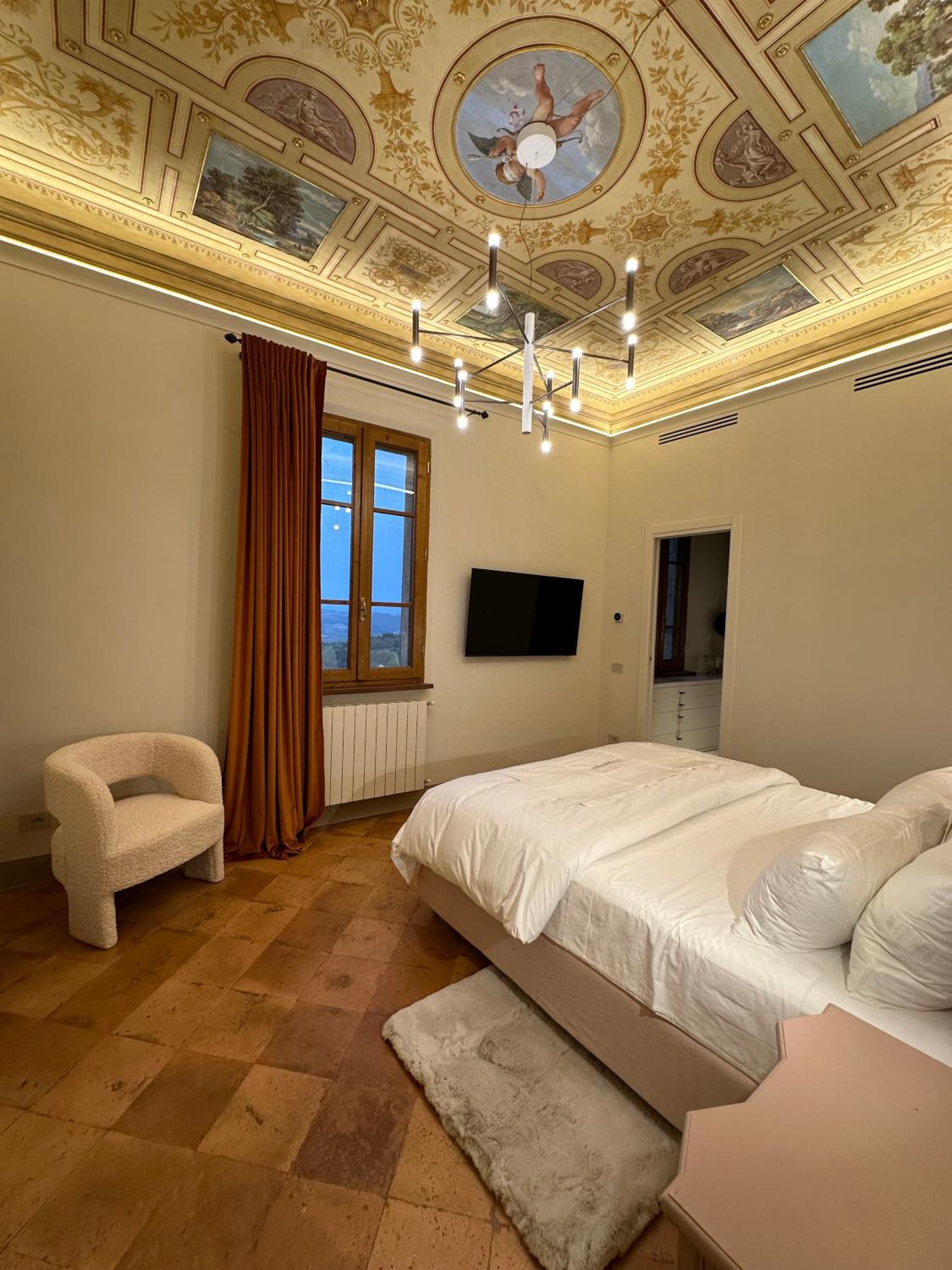 Palazzo Tamanti - 4BR 6 Bath Estate Home in Montalcino Center view 4