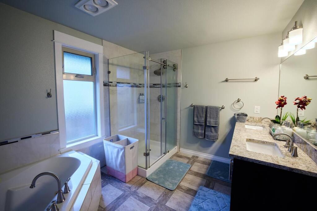 Lake View - Private - Spacious view 3
