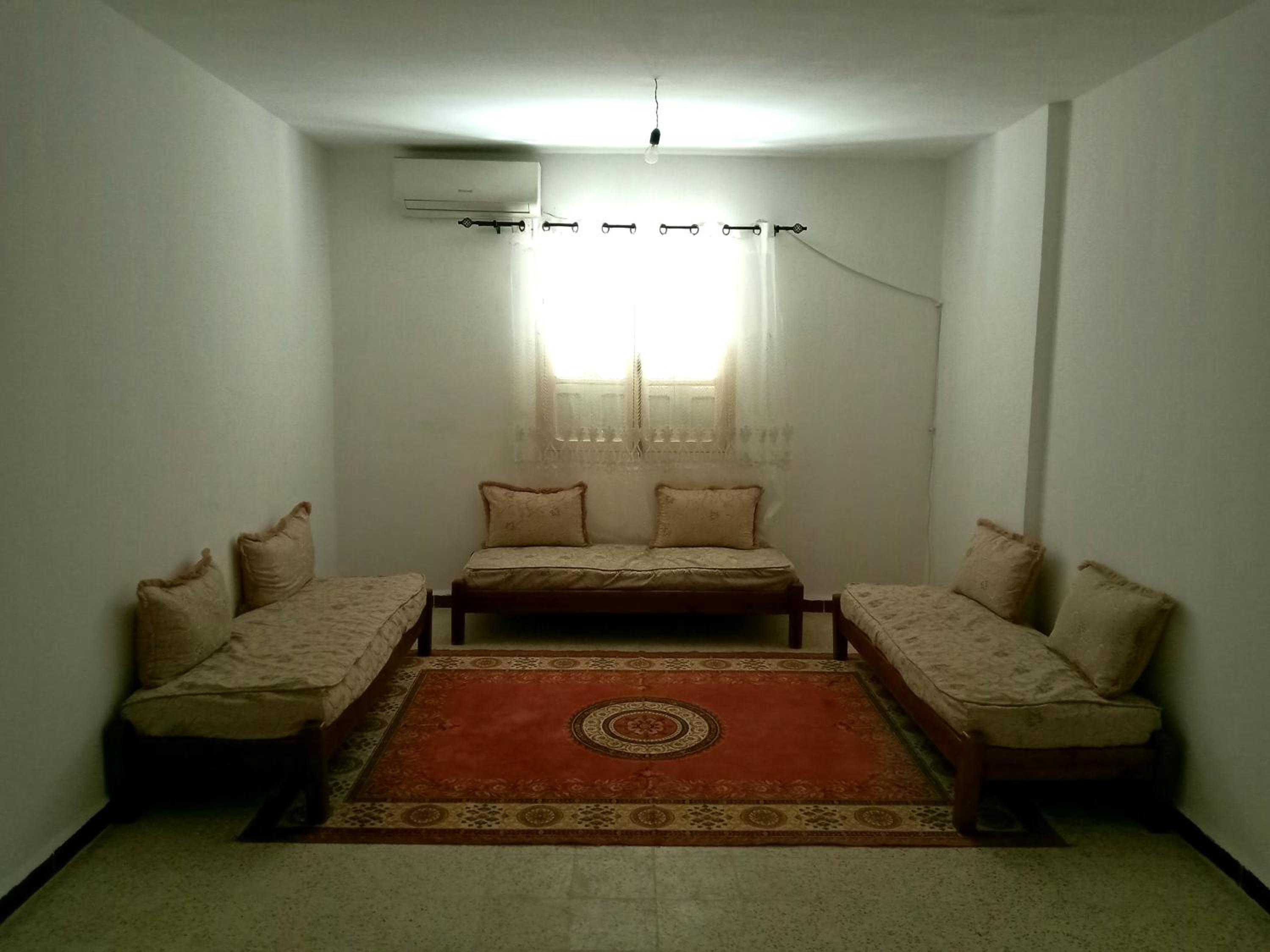 Appartement f2 Algérie skikda bouzaroura proche de la mère