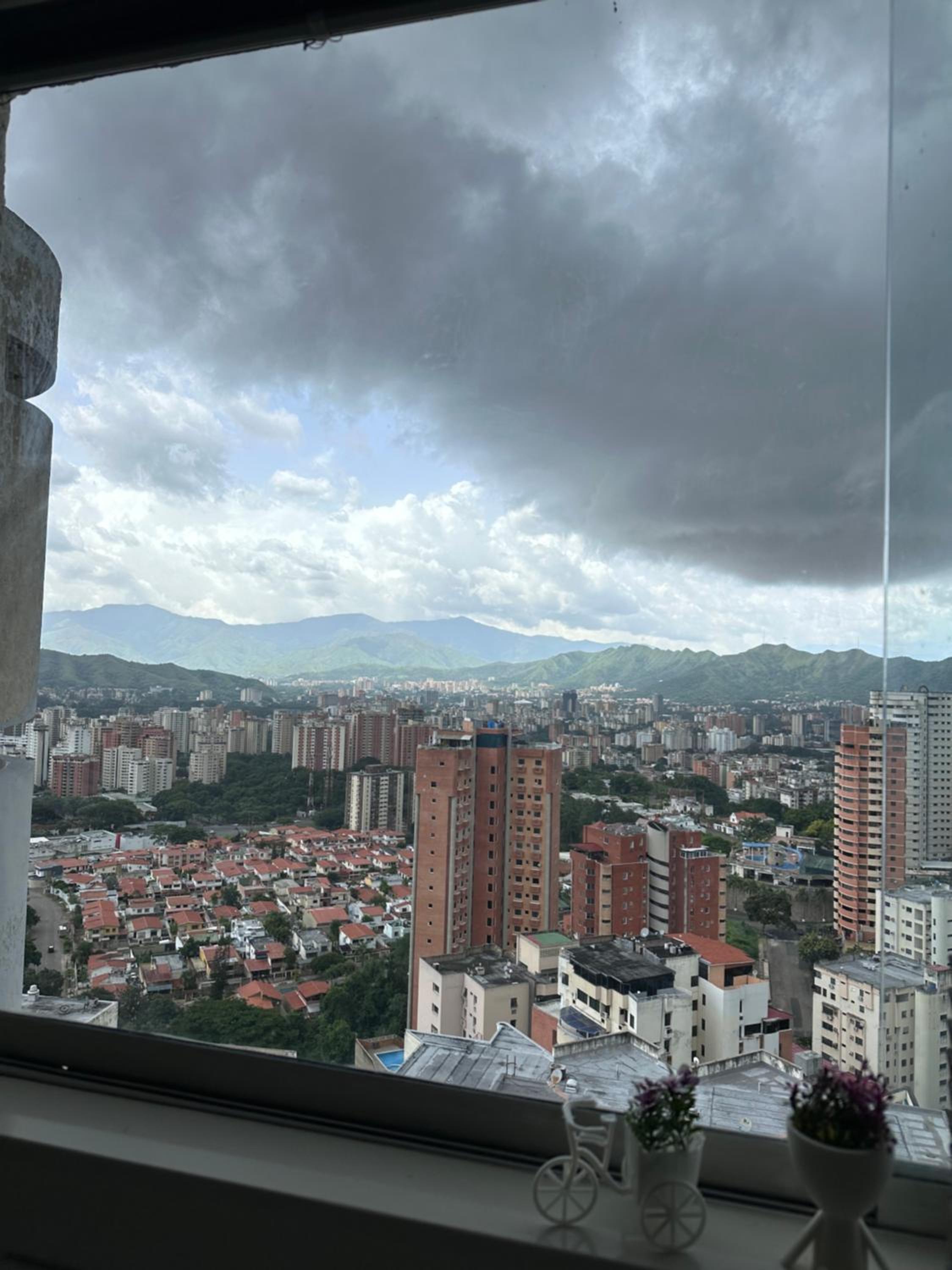 Hermoso canon cerca del sambil view 4