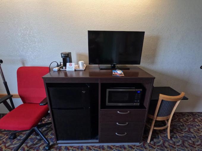 Pleasant Stay Inn & Suites