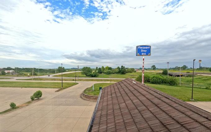 Pleasant Stay Inn & Suites