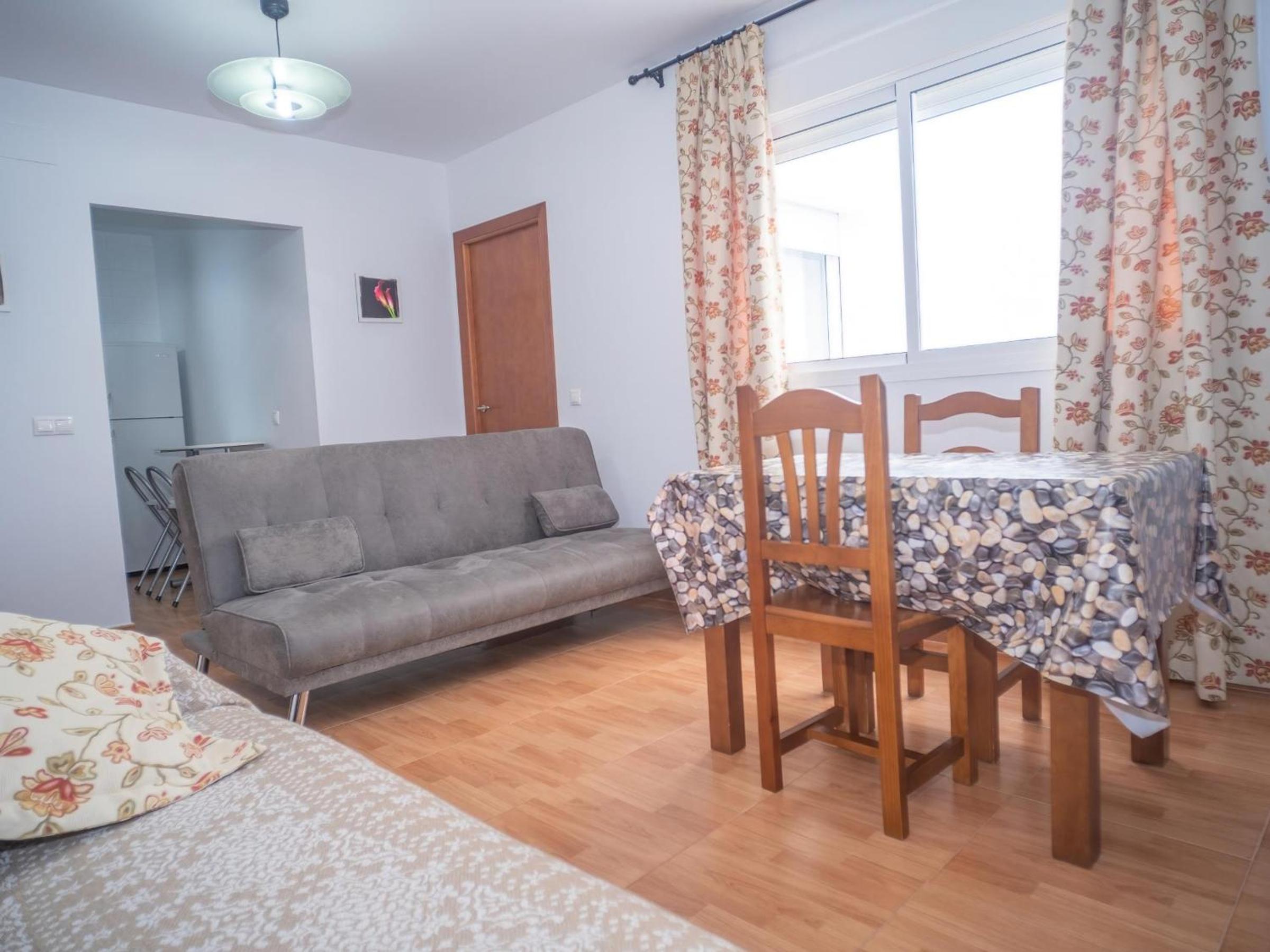 Apartamentos tranquilos en Conil - Exclusivo para familias y parejas con fácil aparcamiento - ES-180-36 view 3