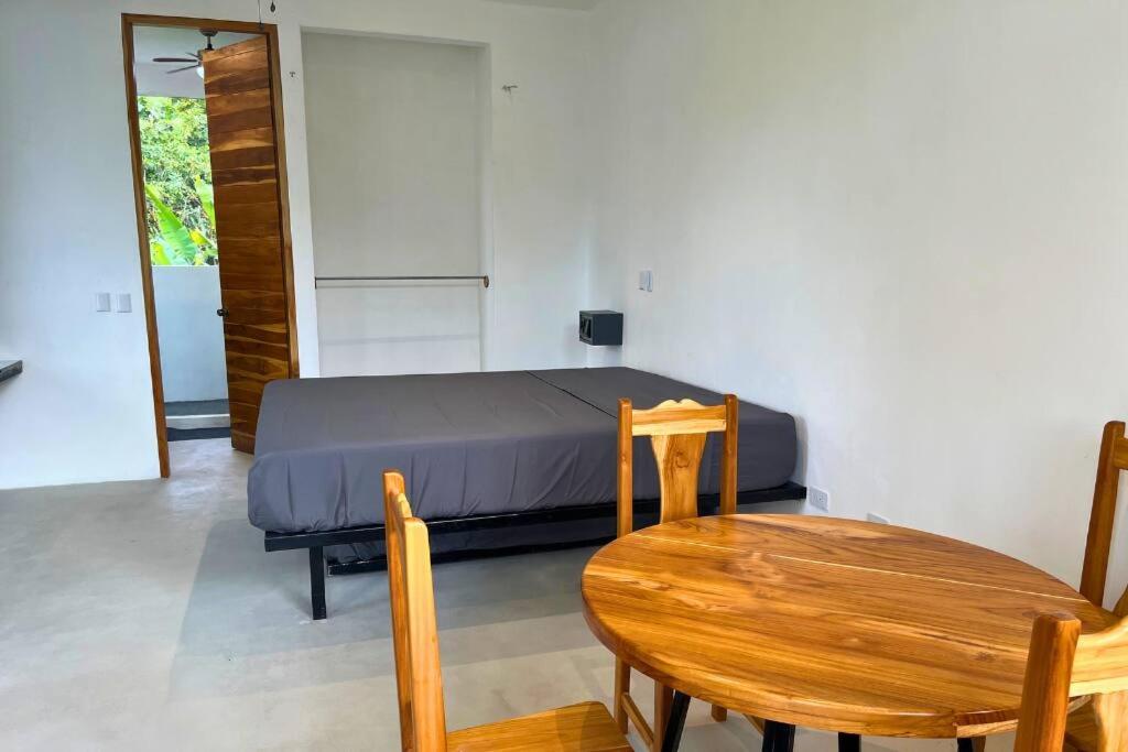 Pavones Exclusive Studio Between 2 Surf Spots 100mb