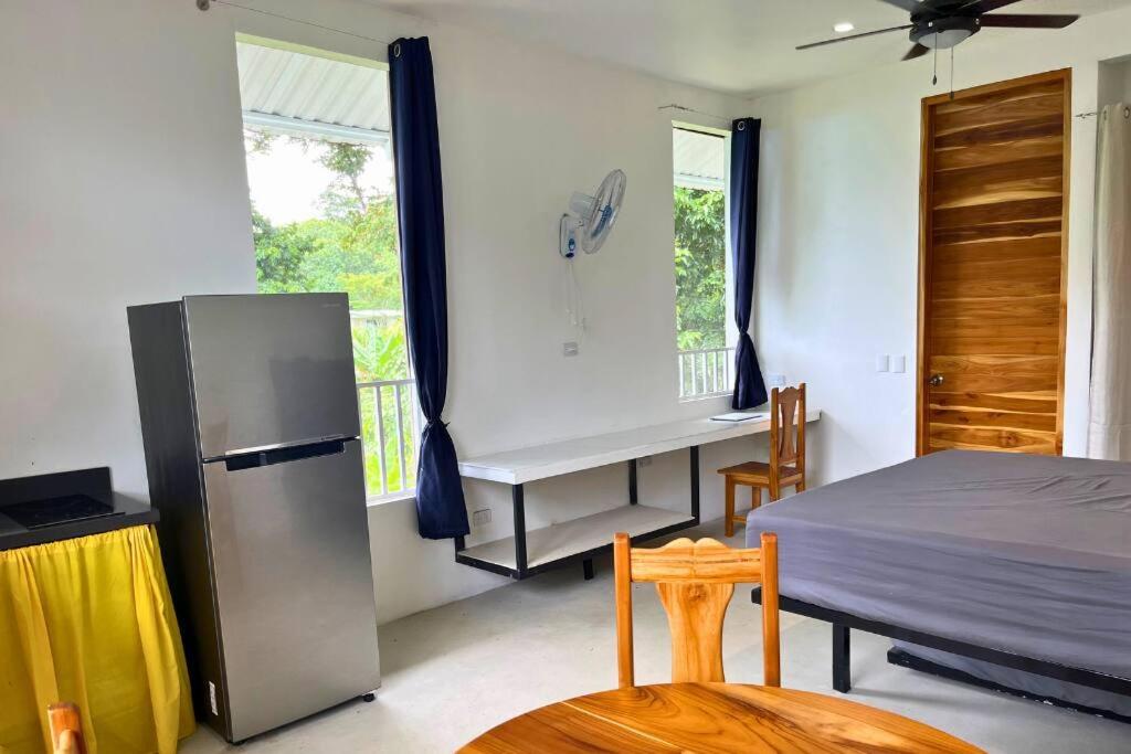 Pavones Exclusive Studio Between 2 Surf Spots 100mb