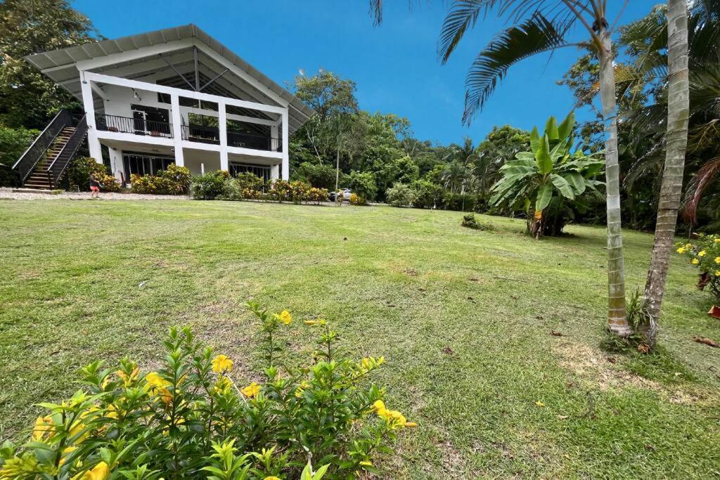 Pavones Exclusive Studio Between 2 Surf Spots 100mb