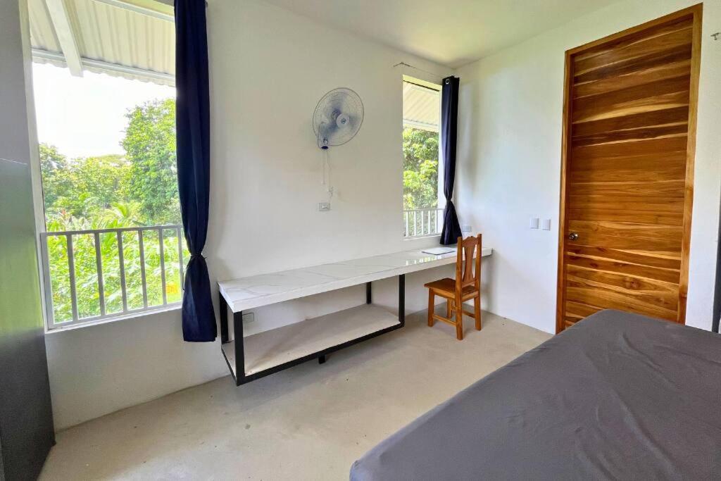 Pavones Exclusive Studio Between 2 Surf Spots 100mb