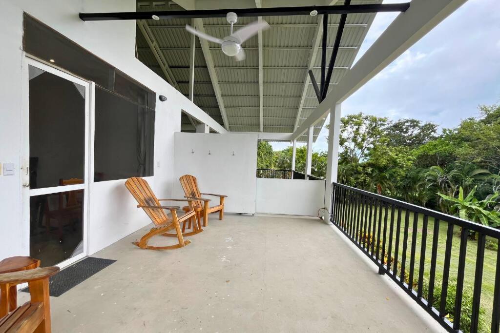 Pavones Exclusive Studio Between 2 Surf Spots 100mb