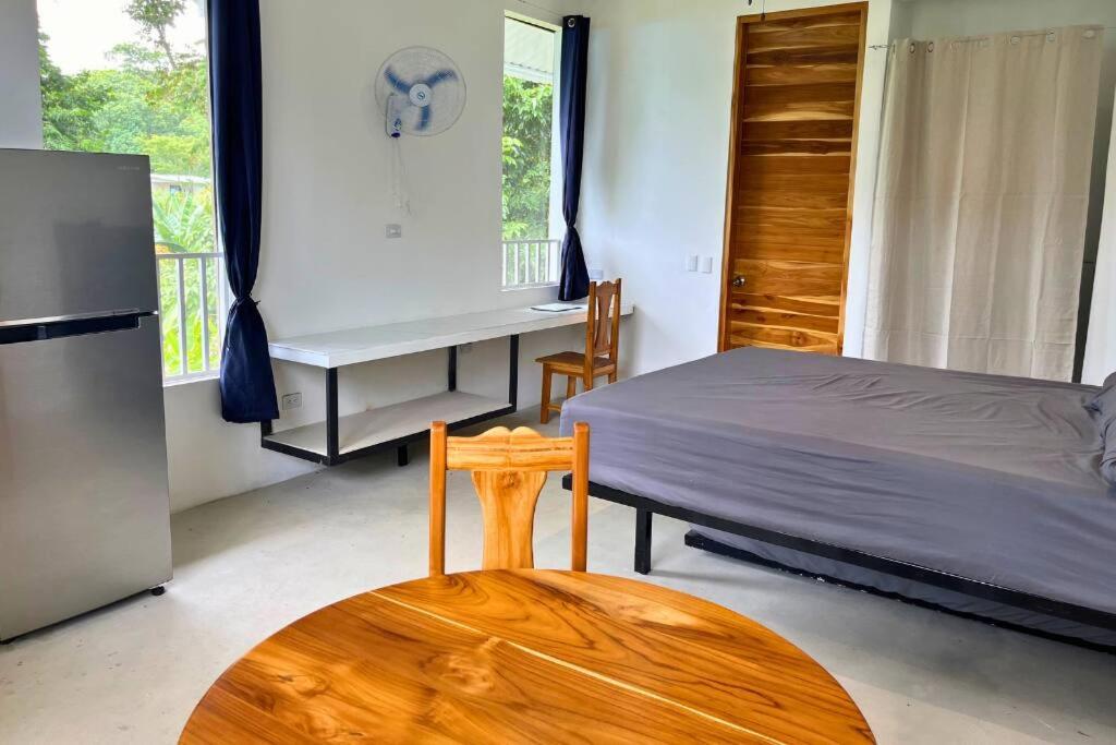 Pavones Exclusive Studio Between 2 Surf Spots 100mb