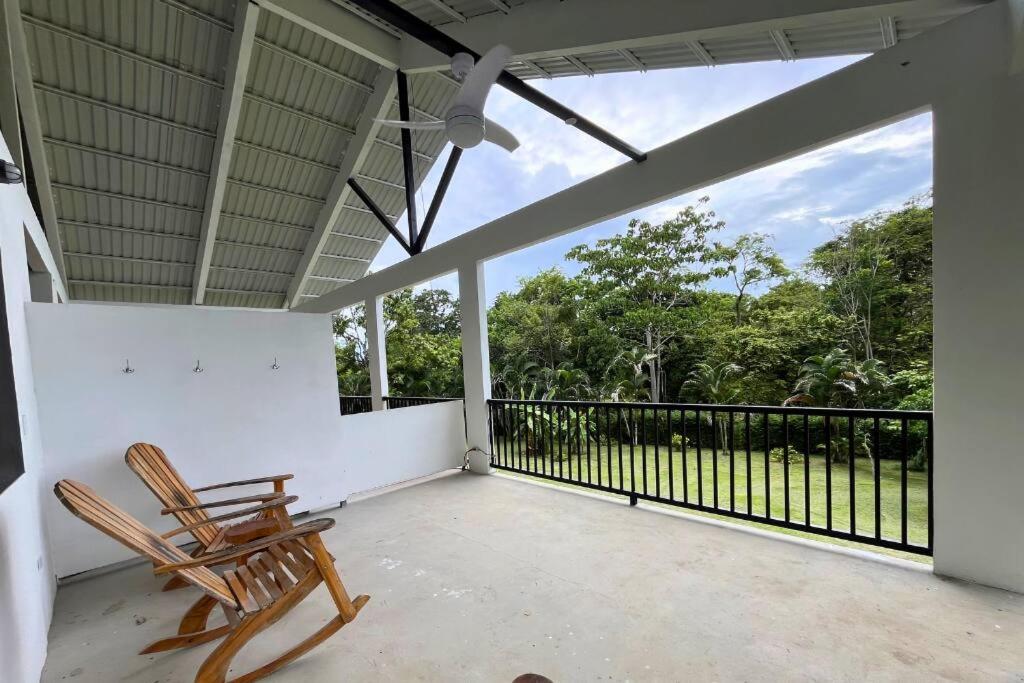 Pavones Exclusive Studio Between 2 Surf Spots 100mb