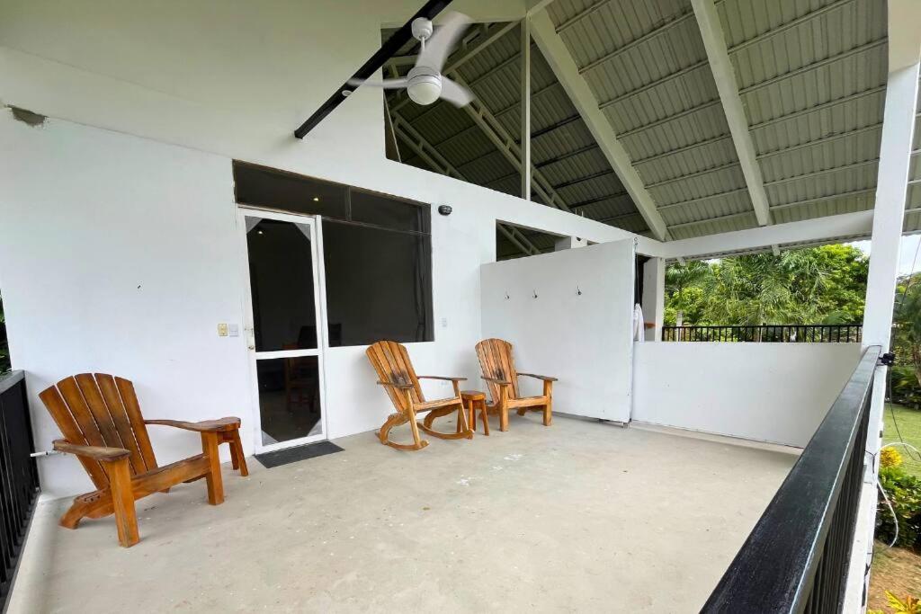 Pavones Exclusive Studio Between 2 Surf Spots 100mb