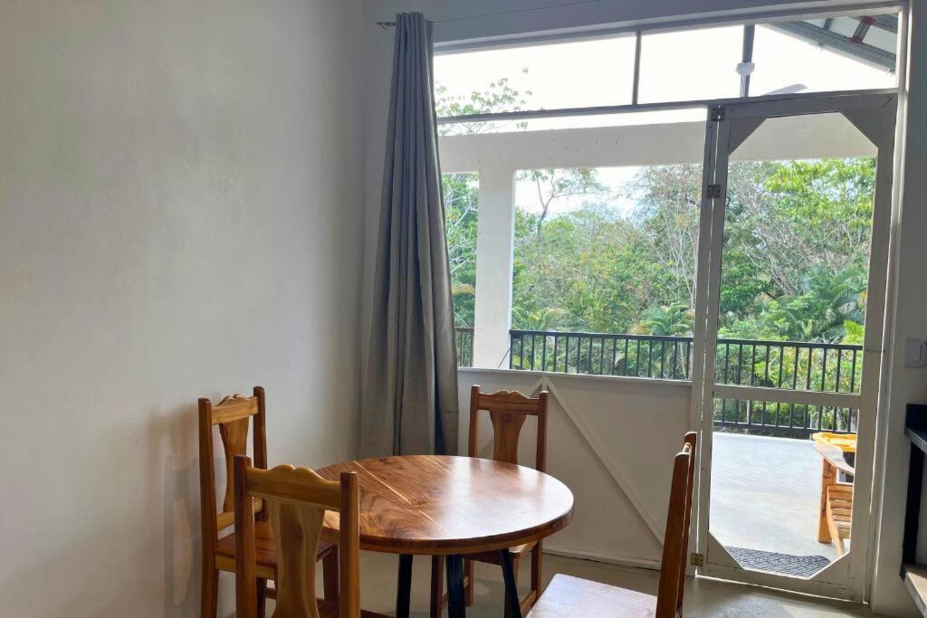 Pavones Exclusive Studio Between 2 Surf Spots 100mb